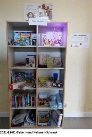 Foto des Nehmen und Geben Schranks