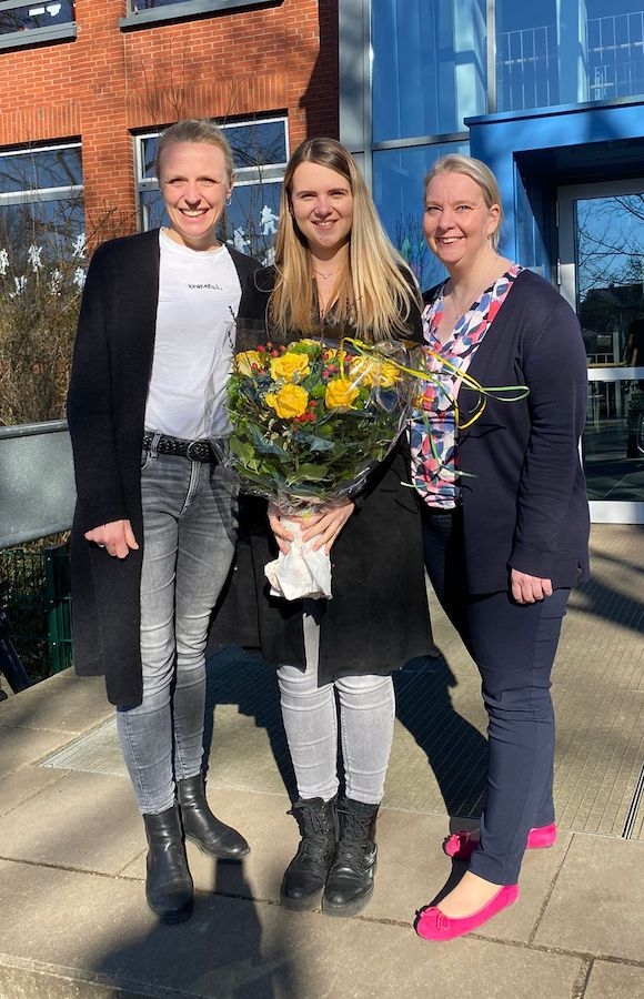 Frau Benölken mit ihren Mentorinnen Frau Lanfer (links) und Frau Nagetusch (rechts).