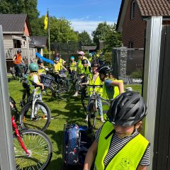 Die Kinder machen sich bereit für die Rückfahrt.