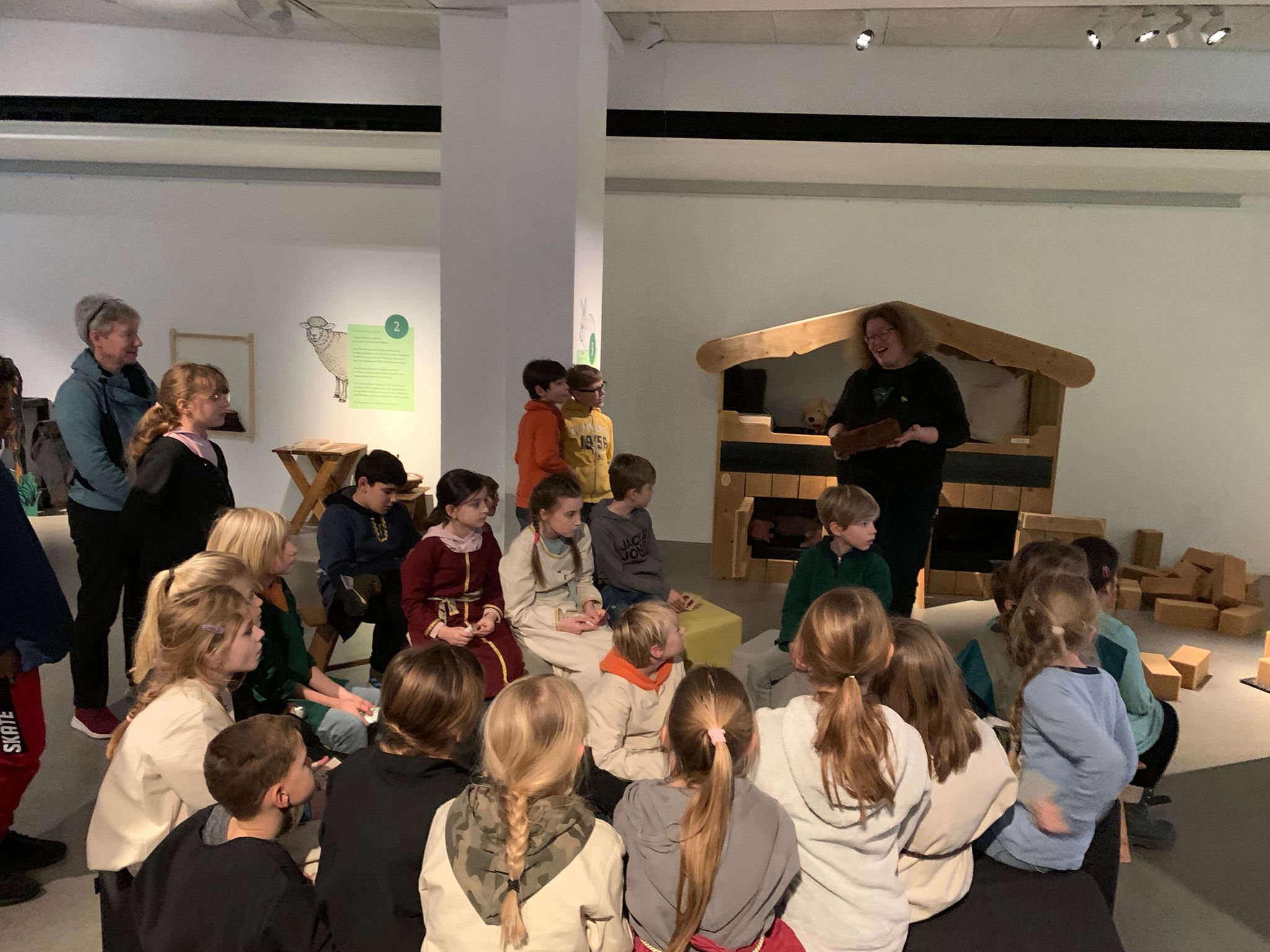 Kinder der Klasse 3b begeben sich auf eine Zeitreise ins Jahr 1623.