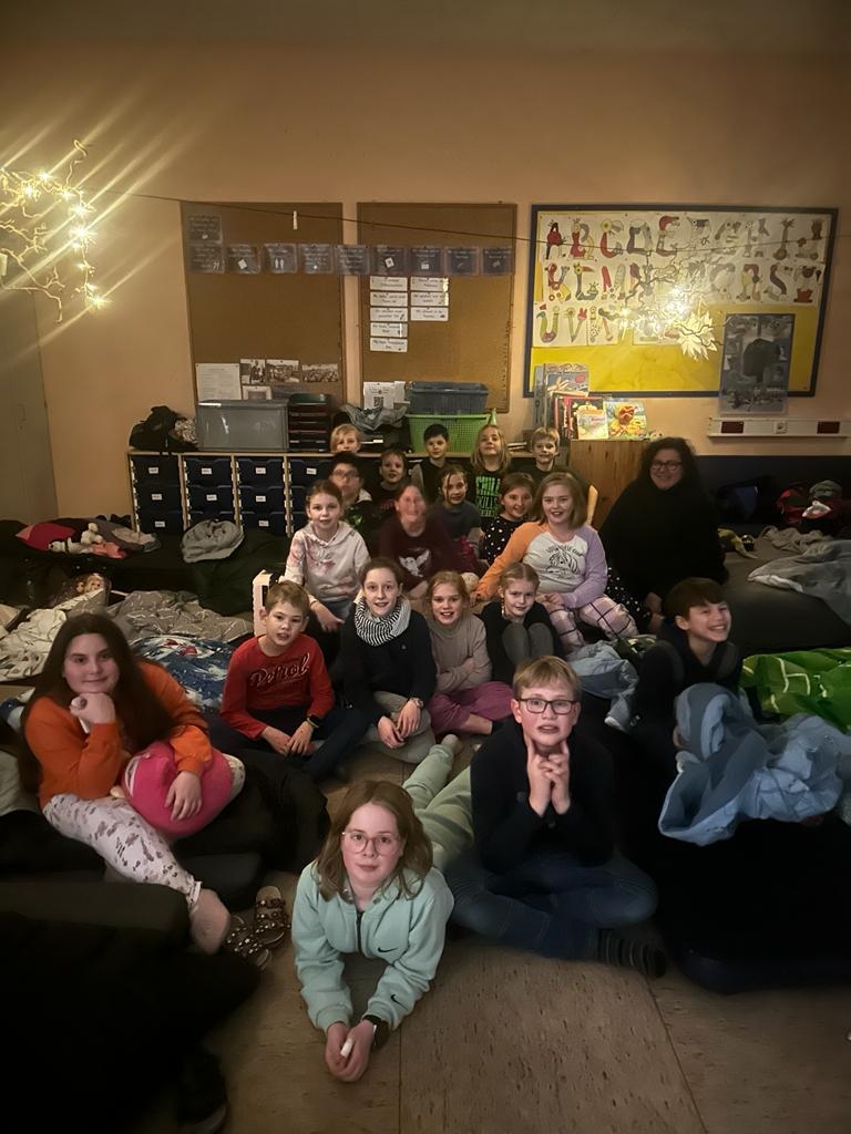 Die Kinder der Klasse 4c freuen sich auf ihre Lesenacht.