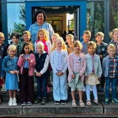 Die Kinder der Zebraklasse mit ihrer Klassenlehrerin Frau Jansen.