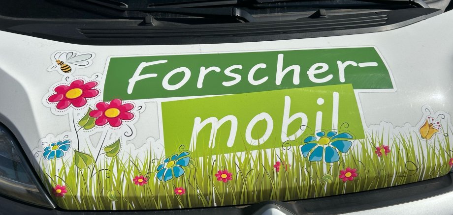 Motorhaube des Forschermobils