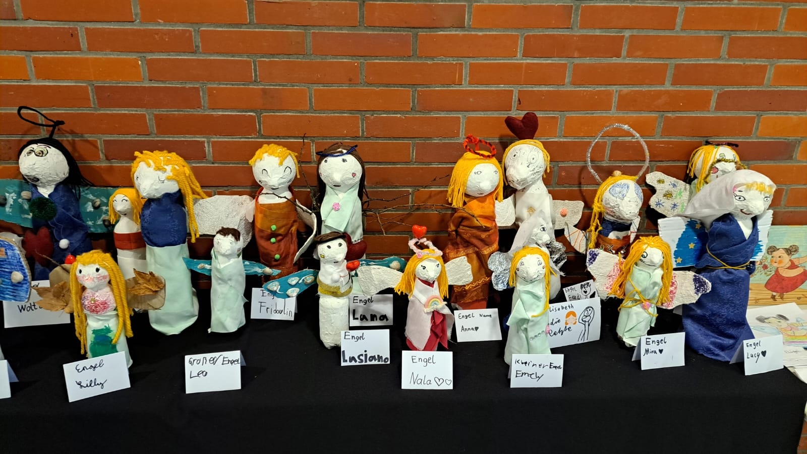 Engel aus Pappmaché