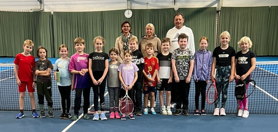 Gruppenfoto vom ersten Training der Tennis-AG