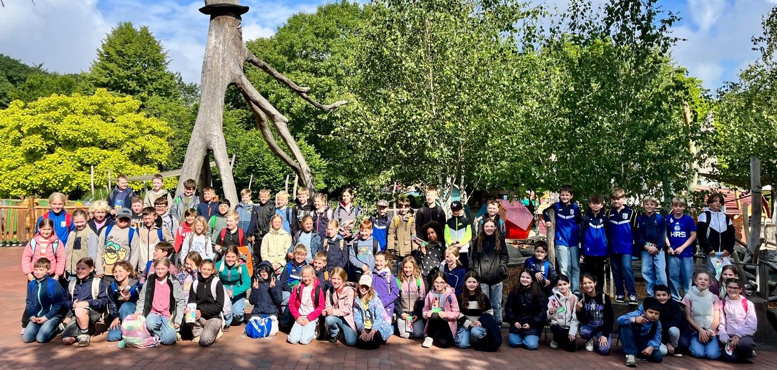 Gruppenbild der vierten Klassen am Ketteler Hof.