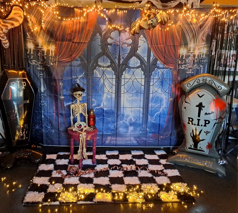 Gruselige Dekoration durfte auf der Party nicht fehlen.