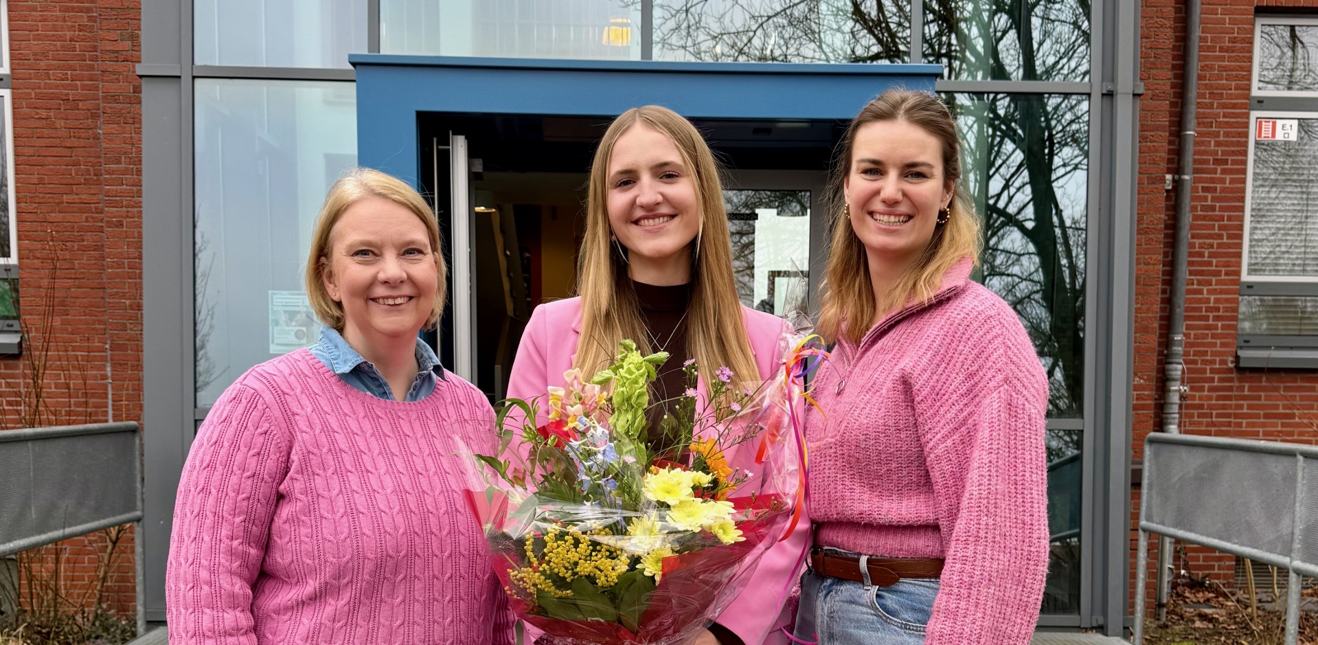 Frau Magdziarz mit ihren Mentorinnen Frau Nagetusch und Frau Wiesker.