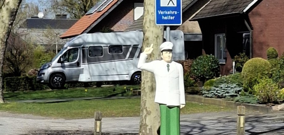 Hinweis auf die Verkehrshelfer.