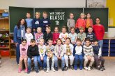 Kinder der Erdmännchenklasse mit ihren Klassenlehrerinnen.