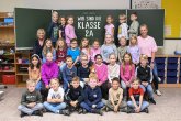 Kinder der Löwenklasse mit ihren Klassenlehrerinnen.