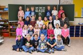 Kinder der Zebraklasse mit ihrer Klassenlehrerin.