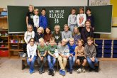 Kinder der Pinguinklasse mit ihrer Klassenlehrerin.