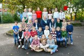 Kinder der Jaguarklasse mit ihrer Klassenlehrerin.