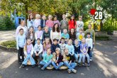 Kinder der Erdmännchenklasse mit ihren Klassenlehrerinnen.