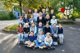 Kinder der Pinguinklasse mit ihrer Klassenlehrerin.