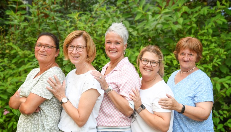Das Bild zeigt die fünf Betreuerinnen der ÜMI
