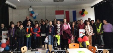 Schüleraustausch mit unserer niederländischen Partnerschule De Troubadour aus Glanerbrug Gruppenbild aller Teilnehmenden Schüler*innen