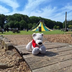 Lars auf dem Spielplatz