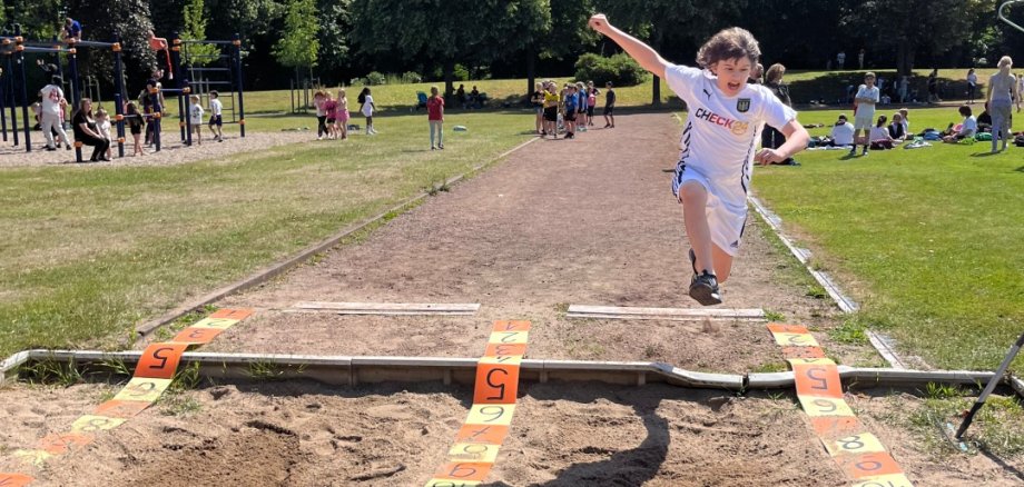 Sportfest Weitsprung