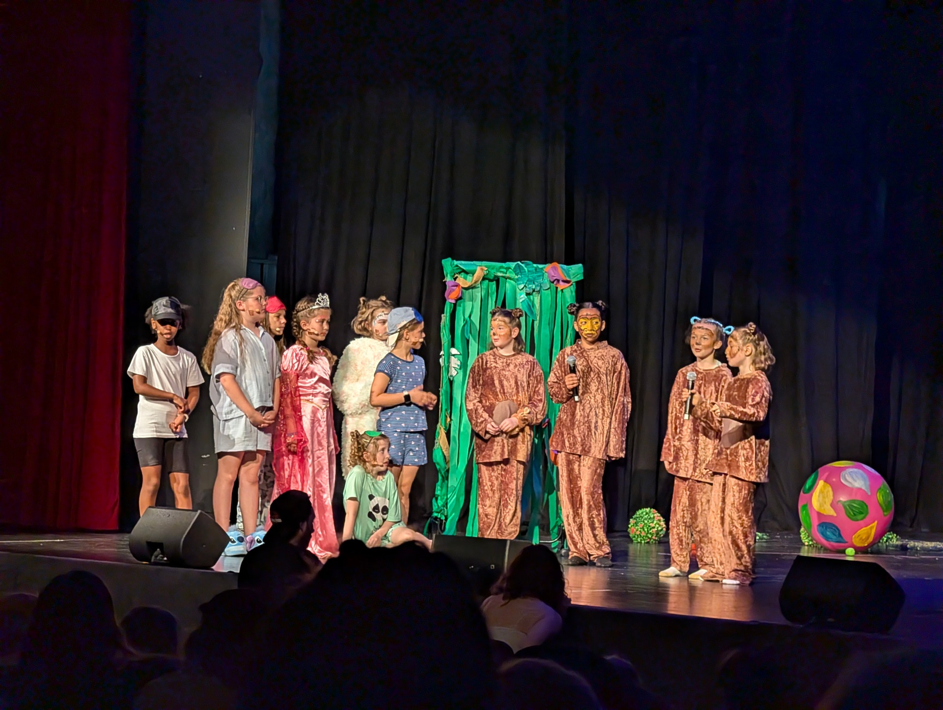 Kinder der Viktoriaschule beim Musical