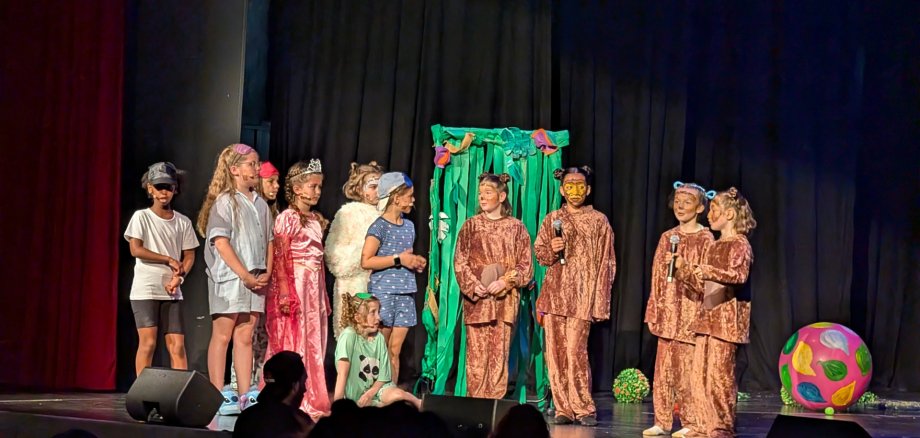 Kinder der Viktoriaschule beim Musical