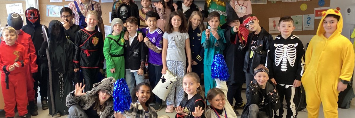 Die Kinder der Klasse 3c feiern Karneval 2025 in der Klasse. 