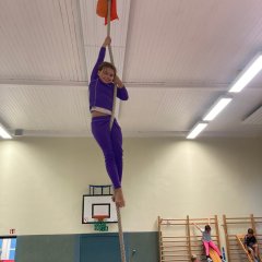 Die Klasse 3c macht Sport. 